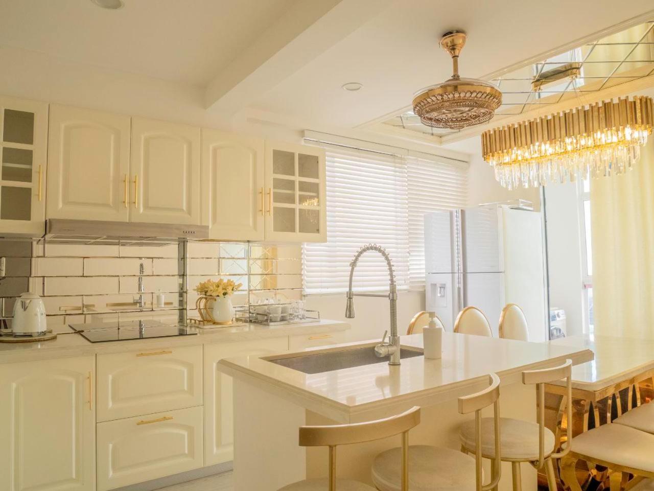 Beachfront Seaview Apartment Мале Экстерьер фото